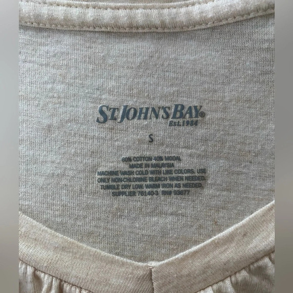 ST JOHN’S BAY Women’s V-Neck Top | Color: Beige | Size: S - Picture 6 of 6